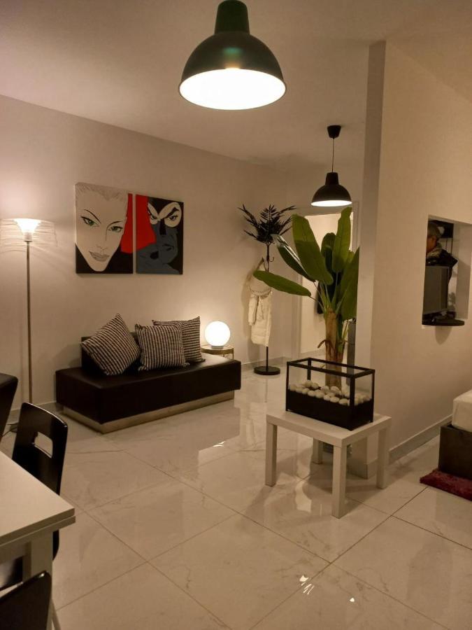 Violet Apartment Côme Esterno foto
