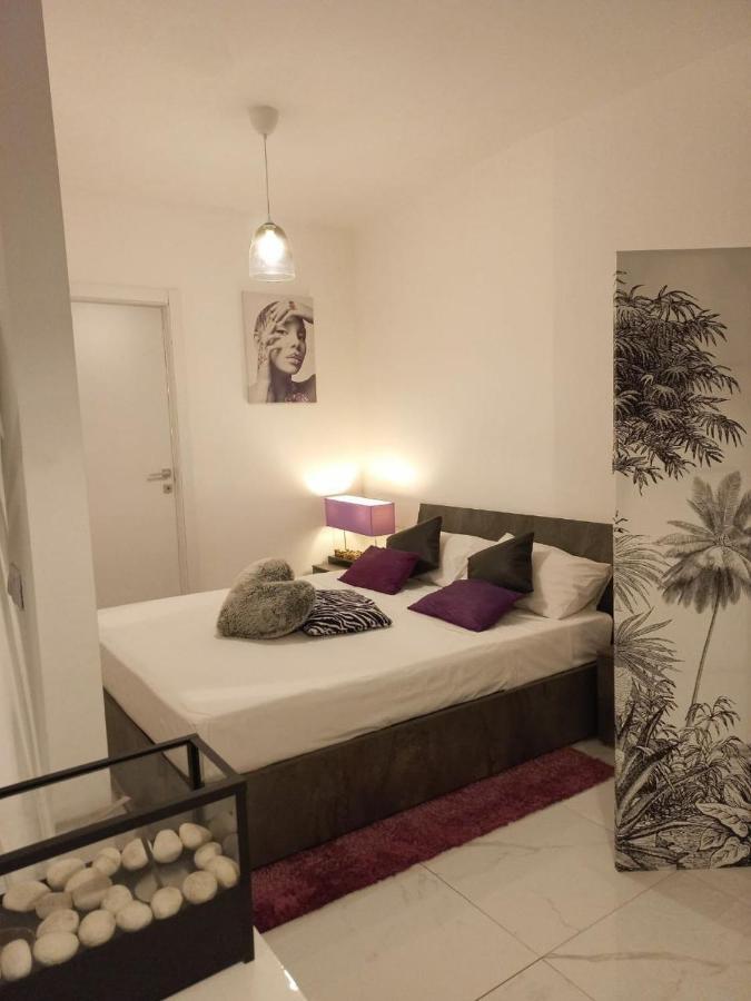 Violet Apartment Côme Esterno foto